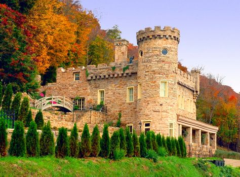 11 Marvels In West Virginia That Must Be Seen To Be Believed Towns In West Virginia, Berkeley Springs Wv, West Virginia Travel, American Castles, Real Castles, Warm Springs, Famous Castles, Virginia Travel, Virginia Usa