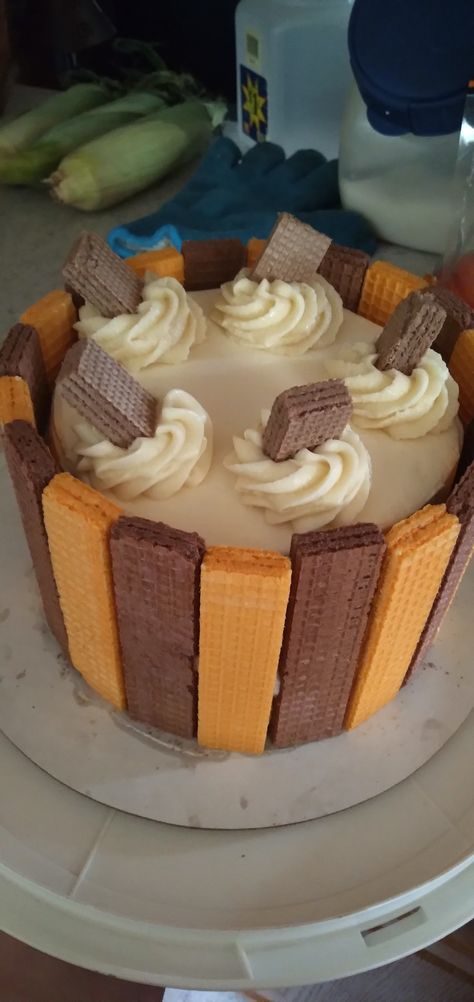 Vanilla cake with vanilla buttercream decorated with sugar wafers Sugar Wafers, Wafer Cake, Dessert Business, Cookie Cake Decorations, Buttercream Decorating, Nilla Wafers, Wafer Cookies, Vanilla Wafers, Vanilla Buttercream