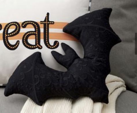 Bat Pillow, Buffalo Check Quilt, Ghost Pillow, Vampire Movies, Adornos Halloween, Shaped Pillow, Grandin Road, Halloween Pillows, Manualidades Diy