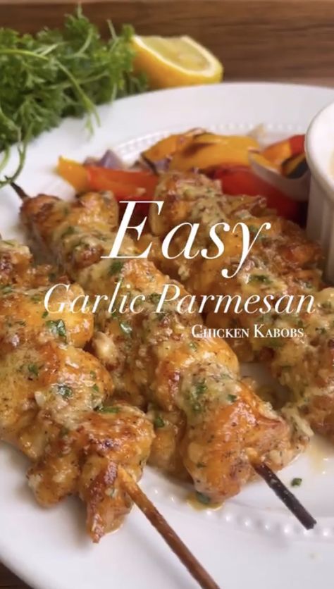 Garlic Parm Chicken, Parm Chicken, Easy Chicken Thigh Recipes, Kabob Recipes, Chicken Thigh Recipes Oven, Indian Chicken, Boneless Chicken Thigh Recipes, Chicken Kabobs, Garlic Parmesan Chicken