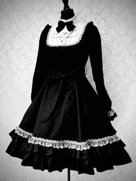 Goth Lolitas, Victorian Outfits, Victorian Party, Victorian Maiden, Lolita Outfits, Black Dress Outfits, Victorian Clothing, Goth Outfits, Edgy Outfits