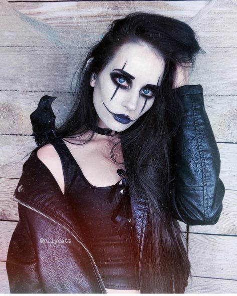 The Crow Costume Female, The Crow Makeup For Women, The Crow Makeup, Crow Makeup, Crow Woman, Face Makeup Halloween, Crow Halloween, Crow Photos, Crow Costume