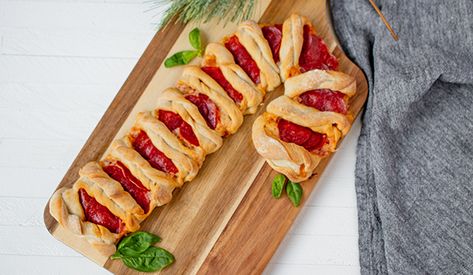 Pepperoni Pizza Candy Cane | Sugardale Pepperoni Recipe, Pepperoni Bread, Salami Recipes, Crescent Roll, Mama Mia, Crescent Rolls, Pizza Sauce, Pepperoni Pizza, Hot Dog Buns