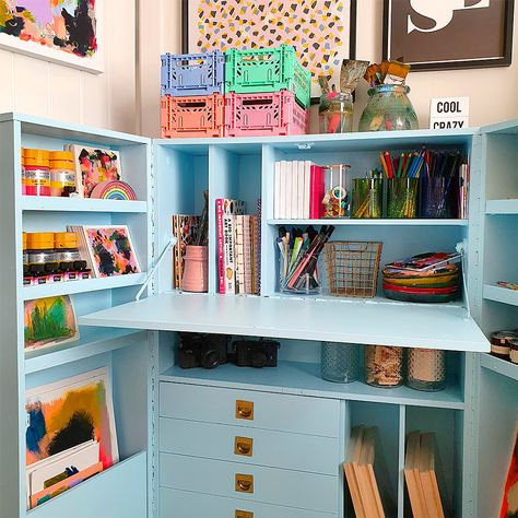 This Artist’s $100 “Office in a Desk” Makes WFH in a Tiny Space Possible Closet Art Space, Art Desk Ideas Small Spaces, Tiny Desk Organization, Art Nook Small Spaces, Artist Desk Workspaces, Tiny Desk Space, Tiny Craft Space, Small Art Desk, Craft Desk Ideas