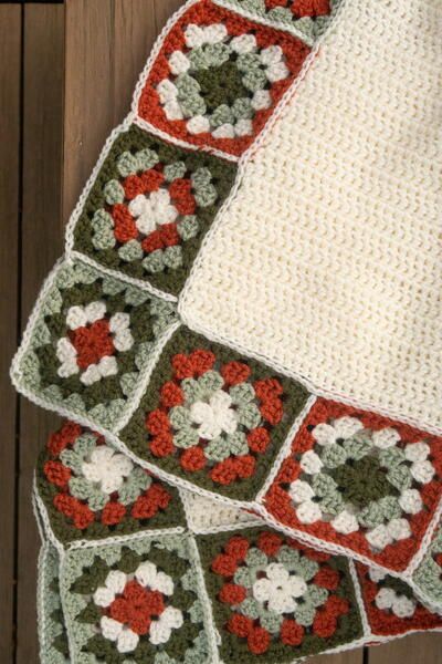 Granny Square Border Blanket Granny Square Blanket Border, Granny Square Border, Blanket Border, Crochet Blanket Border, Crochet Throws, Kids Fathers Day Crafts, Crochet Blanket Edging, Square Border, Blanket Crochet Pattern