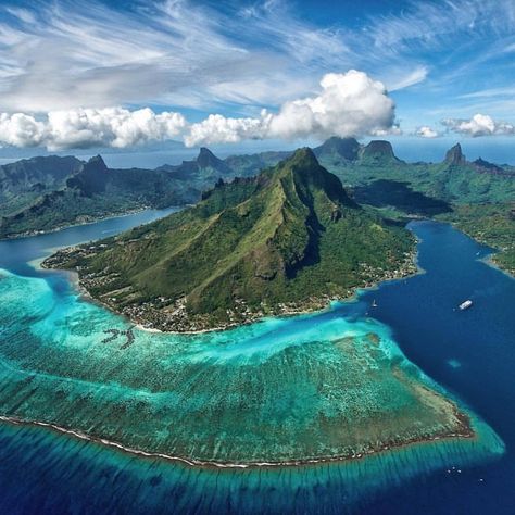 Moorea Island, Moorea Tahiti, Tropical Islands Paradise, Tropical Destinations, Paradise On Earth, Miyagi, Paradise Island, French Polynesia, Bora Bora