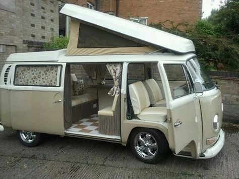 ❤️❤️❤️ Vw Kampeerwagens, Volkswagen Bus Camper, Volkswagon Van, Bil Camping, Truckbed Camper, Vw Bus T2, Kombi Motorhome, Bus Girl, Vw Westfalia