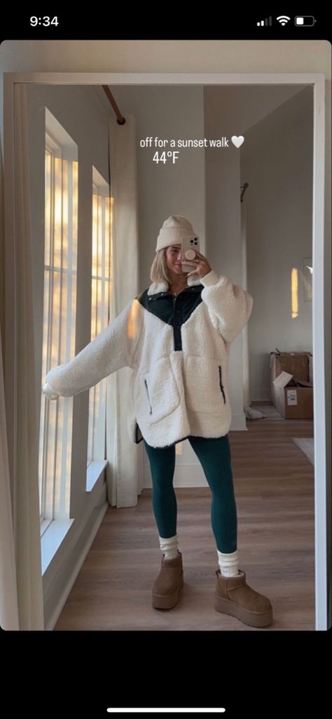 Quarter Zip Outfit, Fleece Outfit, Yoga Tank Top, Fleece Quarter Zip, Cozy Winter Outfits, Uggs Outfit, Green Leggings, Yoga Tank, Athleisure Outfits