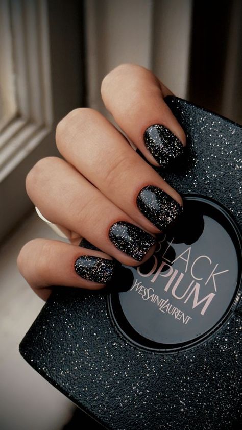 Short Black Wedding Nails, Glittery Black Nails Short, Sparkling Black Nails, Short Nail Designs Minimal Black, Short Black Sparkly Nails, Short Black Gel Nails Ideas, Black Reflective Nails, Winter Nails 2023 Trends Acrylic Almond, Black Reflective Glitter Nails