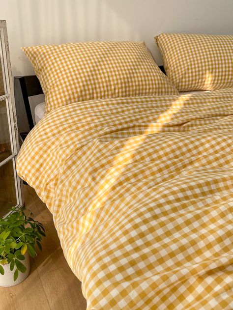 Cotton Bedsheets Aesthetic, Yellow Bedsheet Aesthetic, Yellow Gingham Bedding, Plaid Sheets Bedding, Yellow Bedsheet, Yellow Aesthetic Room Decor, Yellow Bed Covers, Yellow Bed Sheets, Yellow Duvet Cover