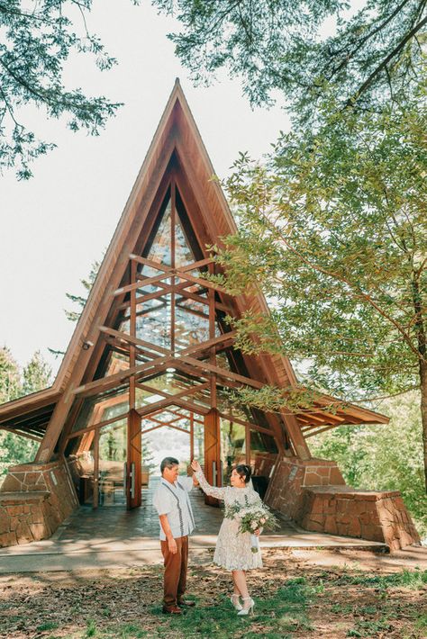 Captivating Wedding at Cappella by the Sea in Brookings, Oregon By The Sea Wedding, Brookings Oregon, Oregon Coast Elopement, Oregon Coast Wedding, Coast Elopement, Traditional Weddings, Sea Wedding, Adventure Lifestyle, Stunning Landscapes