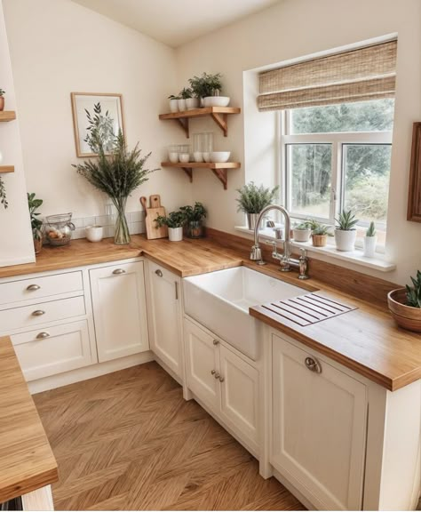 Small White Farmhouse Kitchen, Modern Cosy Interior, Farmhouse Kitchen Diner, Kitchen Ideas Farmhouse Modern, Window Kitchen Ideas, Kitchen Wood And White, White And Wooden Kitchen, Kitchen White And Wood, Cream And Wood Kitchen