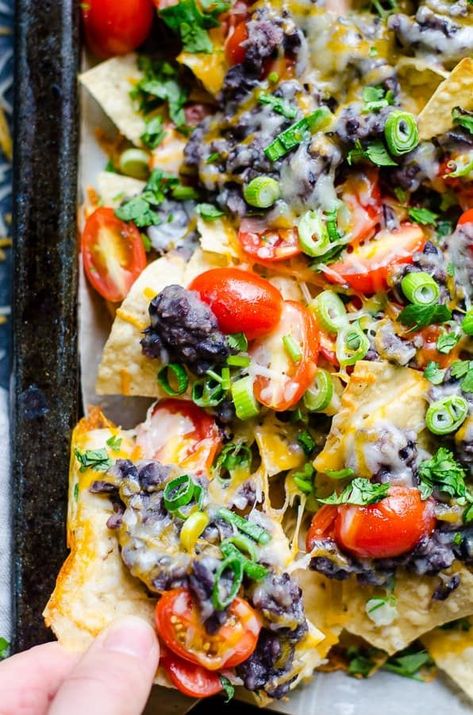 Black Bean Nachos - iFOODreal - Healthy Family Recipes Beans For Nachos, Adjika Recipe, Bean Nachos Recipe, Cook Black Beans, Black Bean Nachos, Tomato Bake, Bean Nachos, Zucchini Bake, Nachos Recipe Easy