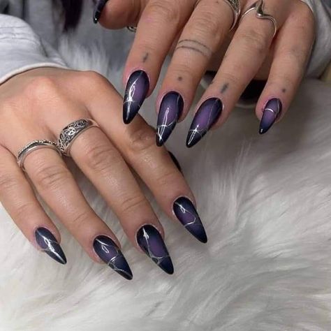 Nail Ideas Violet, Black Silver And Purple Nails, Dark Purple Goth Nails, Dark Purple Nail Designs Almond, Purple Silver Chrome Nails, Dark Purple Nails Almond Shape, Goth Aura Nails, 2yk Nails Ideas, Dark Purple And Silver Nails Acrylic