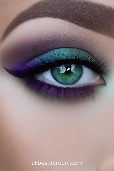 Peacock Inspired Eye Makeup, Green Pink Eyeshadow Looks, Green Witchy Eye Makeup, Teal And Purple Eyeshadow Looks, Purple Eye Makeup Blue Eyes, Blue Cosplay Makeup, Make Up Yeux Bleus, Purple Green Makeup, Purple And Green Eyeshadow