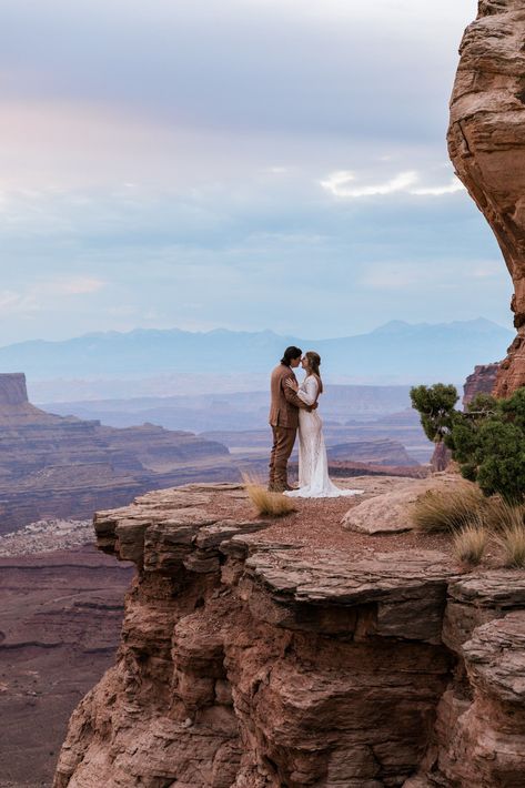 Moab Wedding, Red Rock Wedding, Cliff Wedding, Dead Horse Point State Park, Utah State Parks, Cliff Side, Sweetheart Bridal, Utah Elopement, Strapless Wedding Gown