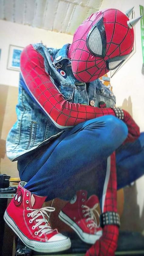 Spider Punk Costume, Quick N Easy Halloween Costumes, Spiderman Halloween Costume, Ideas Disfraz, Spider Man Halloween, Punk Costume, Brown Cosplay, Spiderman Outfit, Hobie Brown