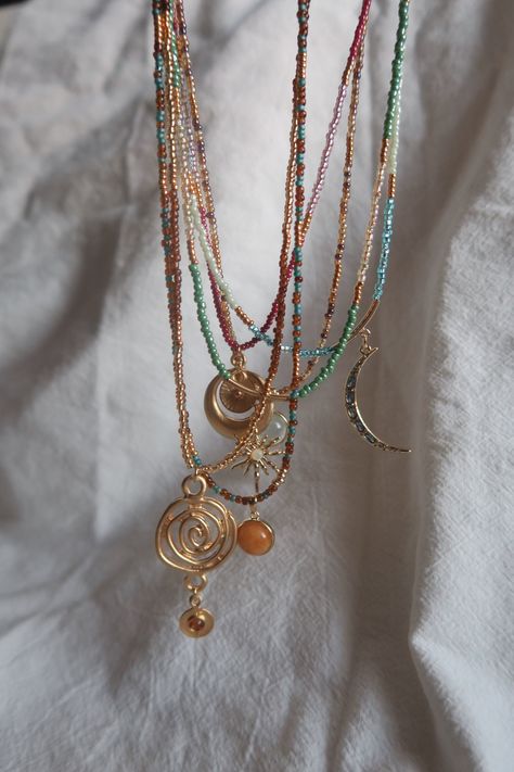 Large Pendant Jewelry, Boho Jewelry Diy Necklaces, Good Jewelry Aesthetic, Jewelry Aesthetic Necklaces, Lots Of Necklaces, Homemade Necklace, Hippy Jewelry, Spring Jewelry Trends, Cute Necklaces