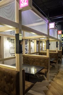 Thai Market, Contemporary Restaurant, Japanese Restaurant Interior, Japanese Restaurant Design, Korean Shop, Ramen Bar, Ramen Restaurant, Booth Seating, Korean Restaurant