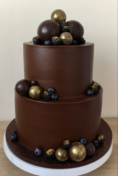 Two Tier Chocolate Cake Decoration, Chocolate Cake Two Tier, Mocha Cake Design, Two Layer Chocolate Cake Birthday, 2 Tier Chocolate Cake Design, 3 Tier Chocolate Birthday Cake, Food Work, Cake Decorating Flowers, Tiered Cakes Birthday