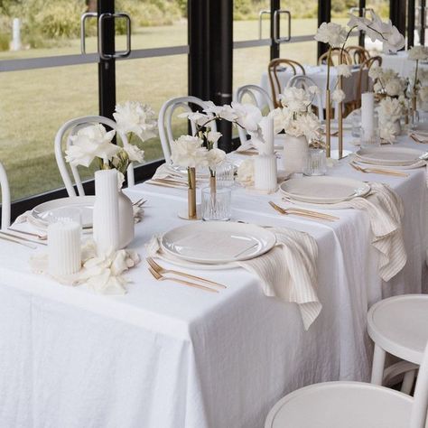 Bridal Luncheon Tablescape, White Napkins Wedding Table, Simple Table Settings Wedding, All White Table Setting, Neutral Table Decor, White Dinner Table, White Table Decorations, Engagement Table, Wedding Expo Booth