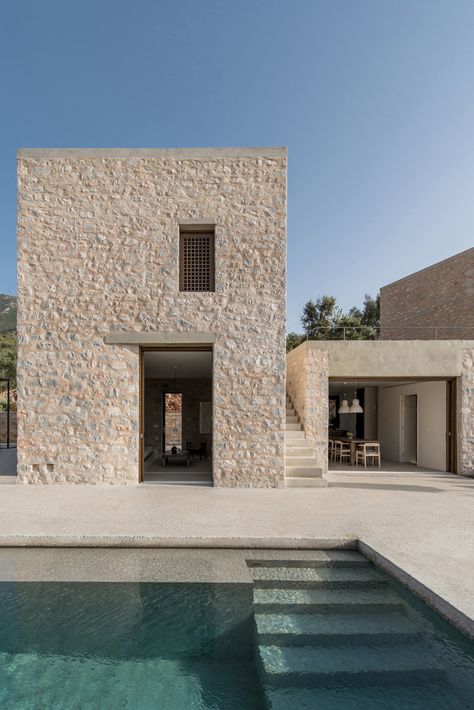 Greek Villa, Case In Pietra, Natural Building Materials, Stone Building, Archi Design, Tower House, Natural Building, Residential Complex, Outdoor Retreat