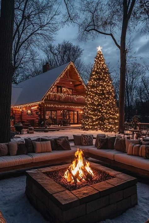 Holidays Aesthetic, Hunters Cabin, Cabin Retreat, Fire Pit Ideas, Luxury Lodge, Pool Houses, Xmas Decorations, Fire Pit, Christmas Trees