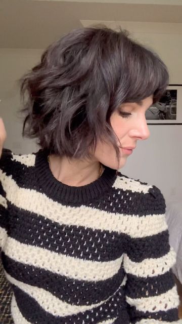 Shenae Grimes-Beech on Instagram: "SHORT WAVY HAIR W/ FLAT IRON 💁🏻‍♀️✨ This is the first time I’ve heat styled my short haircut but I wanted to show anyone with or contemplating a short cut how you can achieve voluminous waves without my natural texture! I’ve also had scalp issues (aka dandruff 😝) since my first pregnancy so highly recommend the hair wash line I used in the beginning of the video. Really like it and linked it on My LTK shop in bio! TECHNIQUE TIPS: • For volume, you’ll notice Shenae Grimes Beech Hair, A Line Bob Wavy Hair, Shenae Grimes Style, Shenae Grimes Hair, Shenae Grimes Beech, Hallmark Actresses, Hair Dye Trends, Wavy Inverted Bob, Short Textured Bob