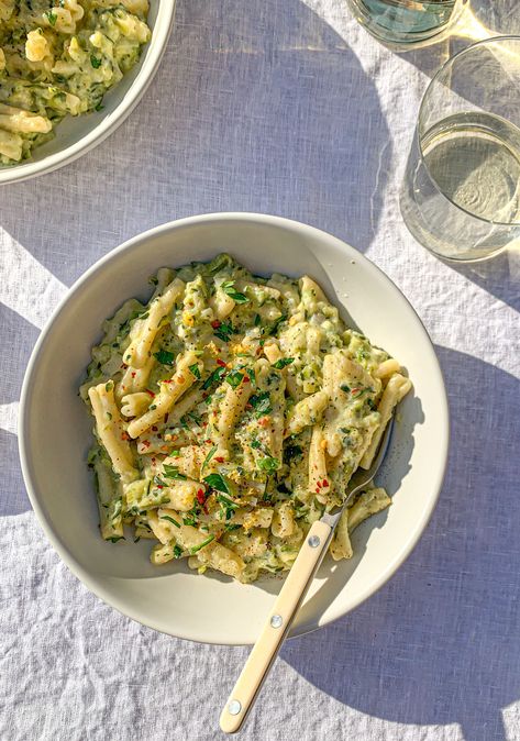 Grated zucchini cooks down with aromatic leeks and garlic until soft, and turns into a sauce with starchy pasta water, lemon, and goat cheese. It's the most luscious, delicious pasta sauce, and the perfect way to use up seasonal zucchini or squash. Zucchini And Leek Recipes, Lemon Goat Cheese Pasta, Leek Pasta Sauce, Zucchini Leek Recipe, Leeks And Zucchini, Leek And Zucchini Recipe, Leek Pasta Recipes, Lemon Zucchini Pasta, November Dinners