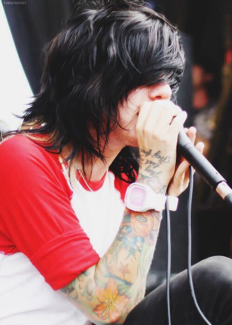 David Schmitt of Breathe Carolina Emo Goth Outfits, Breathe Carolina, Scene Punk, Rawr Xd, Scene Fashion, Scene Emo, Emo Goth, Emo Scene, Emo Boys