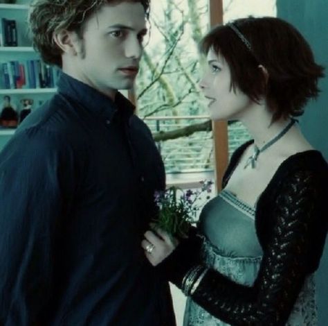 Jasper Twilight, Alice Twilight, Alice And Jasper, Twilight Outfits, Jackson Rathbone, Twilight 2008, Twilight Saga Series, Twilight Cast, Twilight Photos