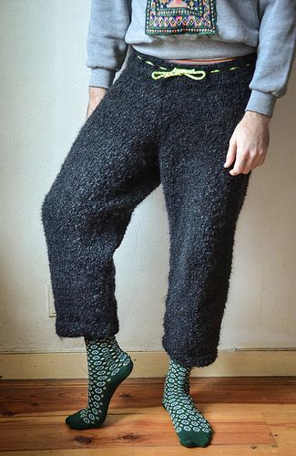 Cushy Tushy 11 | Flickr - Photo Sharing! Knit Leggings Pattern, Maxi Cardigan Outfit, Crochet Pants, Frock Fashion, Boucle Yarn, Knitting Machine Patterns, Knit Leggings, Knit Bottom, Leggings Pattern