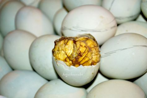 Balot Penoy, Balut Egg, Cabbage Side Dish, Philippines Food, Fermented Cabbage, Asian Street Food, Duck Eggs, Korean Street Food, Pinoy Food