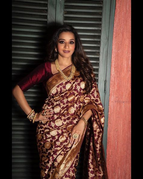 Adhvik Mahajan, Indian Sari Dress, Wedding Saree Blouse, Celebrity Stylist, Bengali Bride, Wedding Saree Blouse Designs, Indian Flowers, Sari Dress, Half Saree Designs