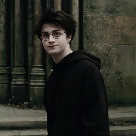 harry potter Harry Potter Reference Photos, Harry From Harry Potter, Foto Harry Potter, Harry Potter 3rd Year, Harry Potter Icons Aesthetic, Harry Potter Profile Picture, Harry Potter Fotos, Harry Potter Aesthetic Photos, Harry Potter Pics