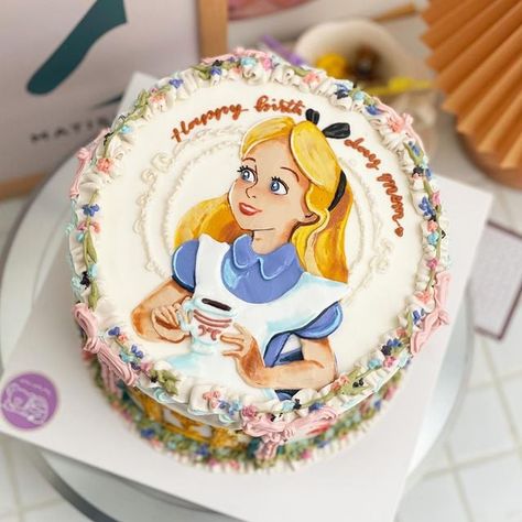 Alice In Wonderland Vintage, Buttercream Cake Decorating, Vintage Cake, Buttercream Cake, Wonderful Things, Beautiful Cakes, Alice In Wonderland, Butter Cream, Cake Decorating