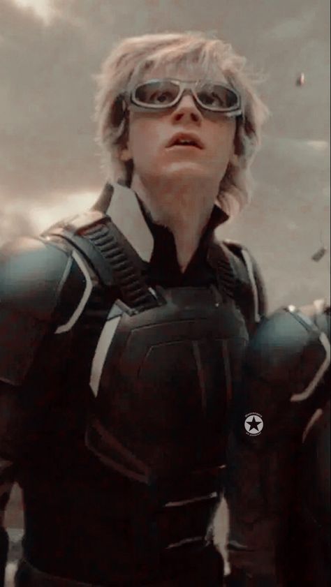 Quick Silver Evan Peters, Peter Maximoff Wallpaper, Xmen Wallpaper Iphone, Quicksilver Evan Peters, Evan Peters Pfp, Quicksilver Wallpaper, Evan Peters Quicksilver, Evan Peters Icons, Evan Peters Wallpaper