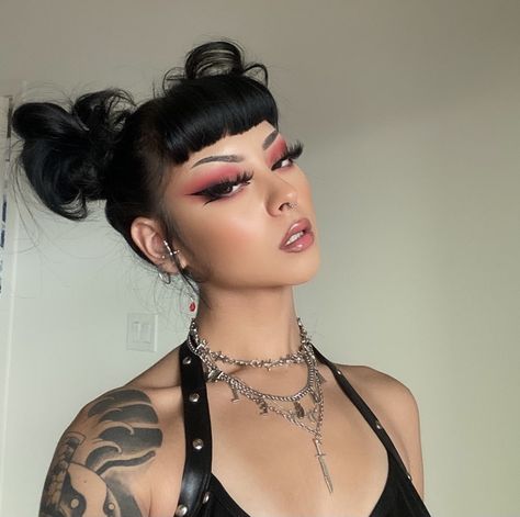 Dramatic Goth Makeup, Goth Festival Makeup, Modern Goth Makeup, Goth Rave Makeup, Goth Barbie Makeup, Gothic Glam Makeup, Goth Barbie Aesthetic, Clean Goth Makeup, Alternative Makeup Grunge