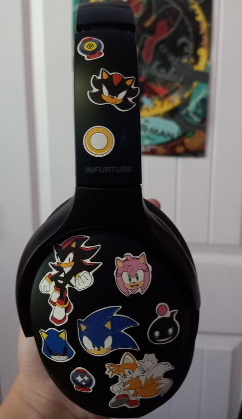 i got stickers and decorating my headphones. cause i like to copy @Cammtzzz 's ideas :) Sonic Clothes Ideas, Headphone Name Ideas, Headphone Decoration Ideas, Decorating My Headphones, Headphones Decoration, Got Stickers, Headphone Decoration, Cute Headphones, Headphone Accessories