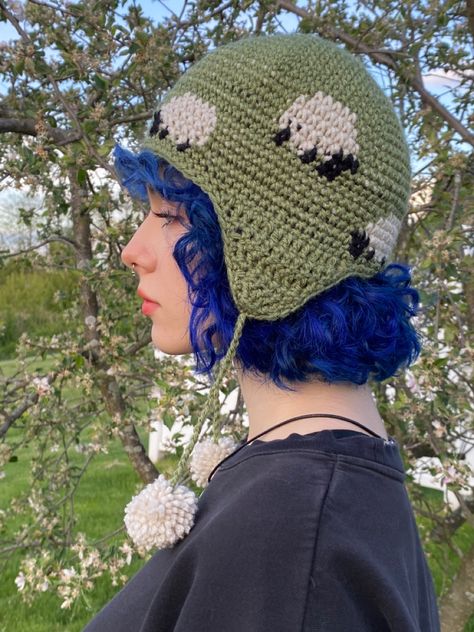 Spring Crochet Ideas, Crochet Hat Earflap, Curly Short Hairstyles, Crochet Butterfly Applique, Gift Ideas Girl, Indie Gifts, Butterfly Spring, Spring Crochet, Butterfly Applique