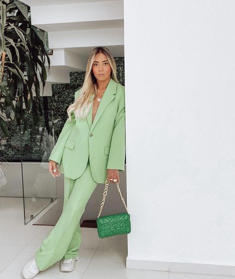 Light Green Suit For Women, Green Pant Suit, Older Outfits, Green Clothes, Style Inspiration Spring, Green Suit, Single Button Blazer, Vintage Office, High Waist Pants