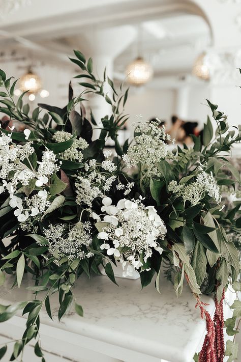 Modern winter Chicago wedding at the Chicago Athletic Association