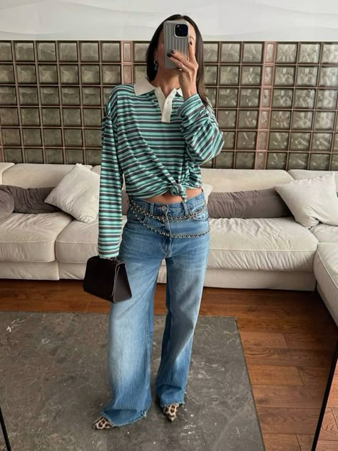 Oversized Polo Outfit Women, Polo Style Women, Jakarta Outfit, Rugby Shirt Outfit, Street High Fashion, Polo Outfits, Cool Girl Outfit, Shirt Styling, Polo Jersey