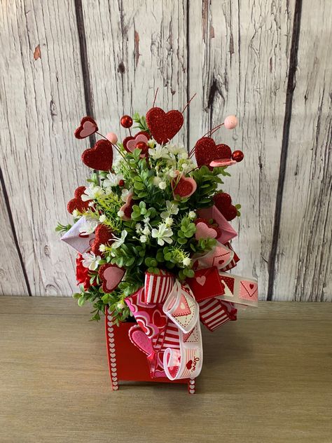 Valentine Arrangements, Valentines Day Decorations For Home, Valentine Table Decor, Greenery Flowers, Valentine Table, Fake Flower Arrangements, Valentine Centerpieces, Valentine Table Decorations, Valentines Decor