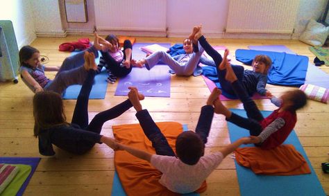 Preschool Yoga, Toddler Yoga, Kids Yoga Classes, Family Yoga, Childrens Yoga, Group Yoga, Kids Yoga Poses, Yoga Club, Home Yoga Practice