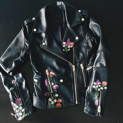 Fashion Style Tips, Painted Leather Jacket, Leather Jacket Dress, Custom Leather Jackets, Jacket Summer, Diy Jacket, Leather Jacket Outfits, Painted Clothes, Dresses Ideas