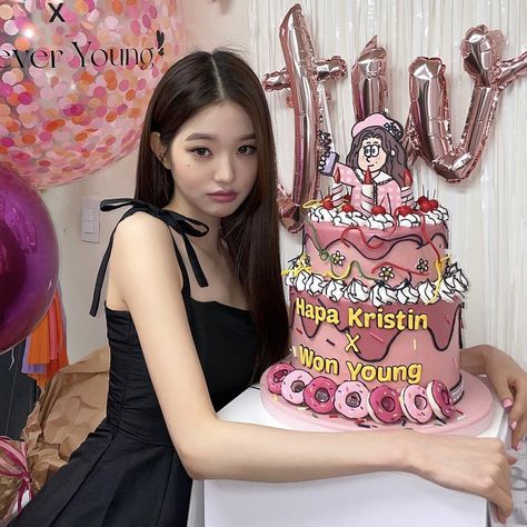 #ive #wonyoung . . . 🗯! Birthday Pict, Wonyoung Birthday, Hapa Kristin, Birthday Concept, Cake Icon, Cute Birthday Pictures, Zero Wallpaper, Birthday Projects, Ive Wonyoung