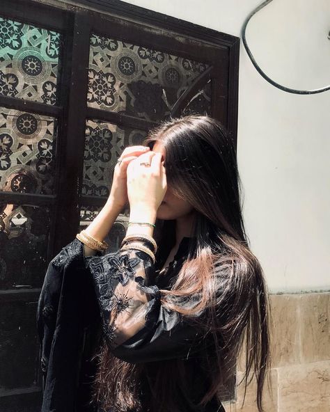 Insta Dpz Aesthetic, Insta Girly Dp Hide Face, Hide Face Dp, Celebrity Children, Girly Dp, Stylish Dp, Art Photography Portrait, Desi Fashion Casual, Self Portrait Poses