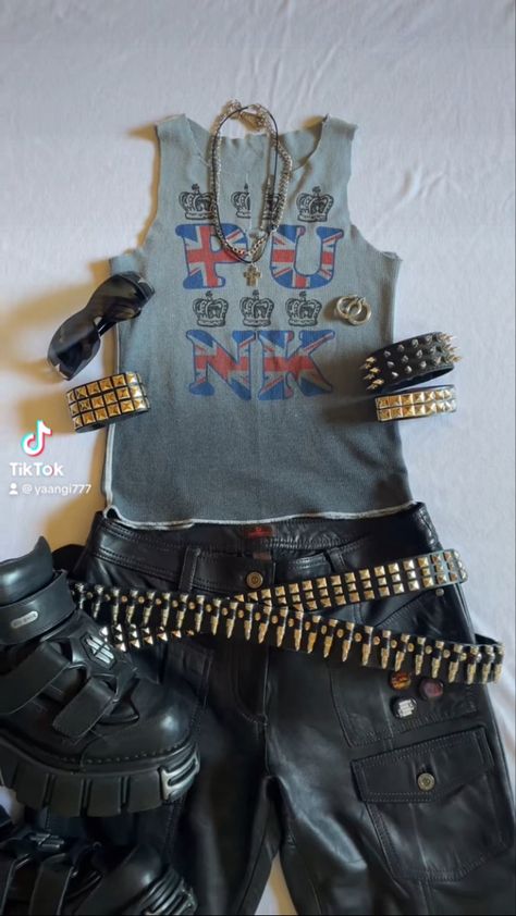 Real Punk Outfits, Spiderpunk Outfit, Vintage Punk Outfits, Metalhead Clothes, Punk Outfits 80s, Black Tank Top Outfit, Metal Head Outfits, Pop Punk Outfits, Metalhead Fashion