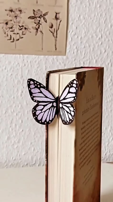 Joululahjat Diy, Butterfly Bookmark, Crafts Bookmarks, Handmade Bookmarks Diy, Bookmarks Diy, Diy Crafts Bookmarks, Book Crafts Diy, Instruções Origami, Creative Bookmarks